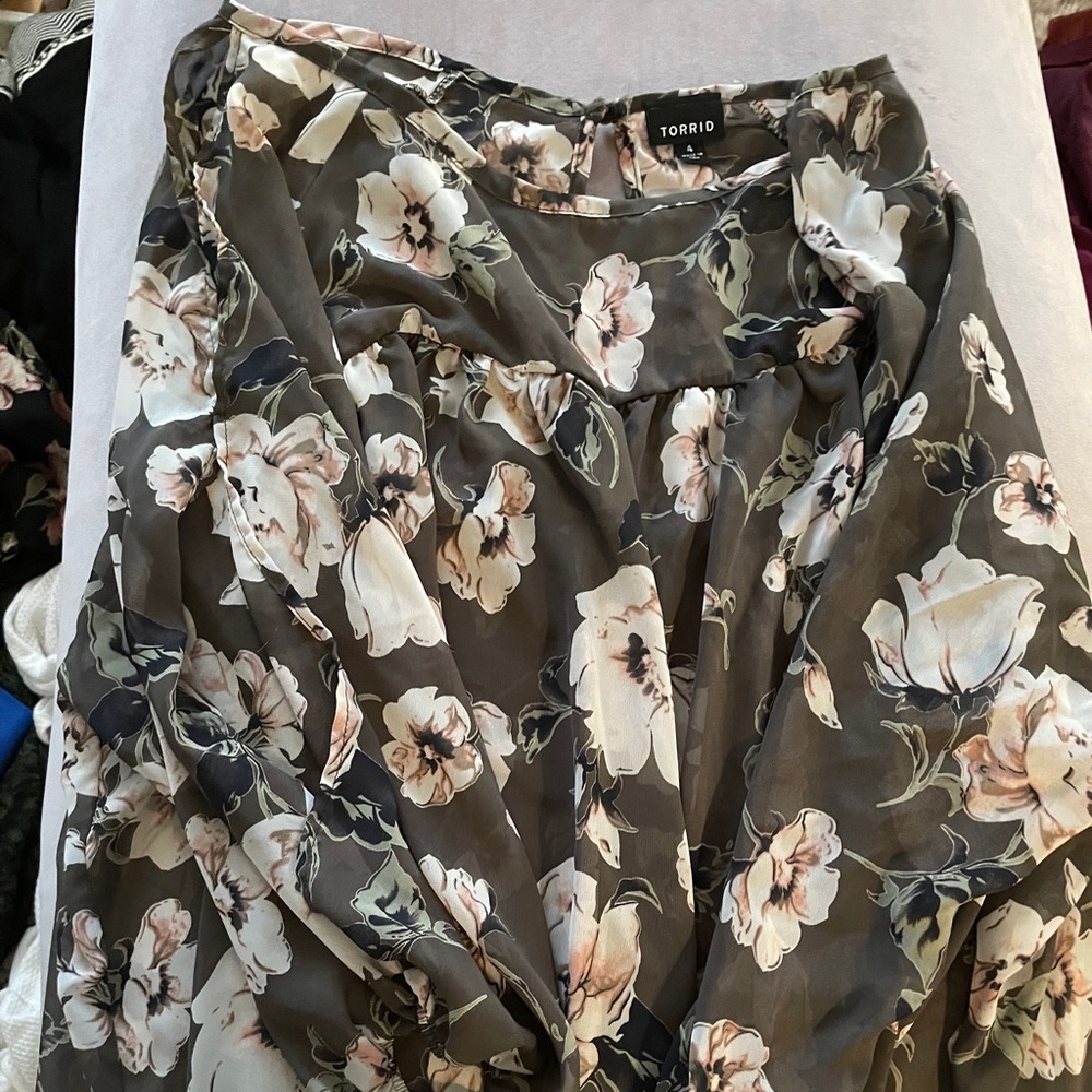 Torrid floral blouse cold shoulder